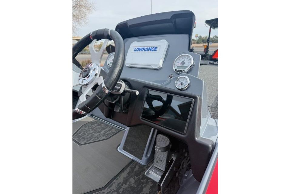 2026 Nitro Z21 XL boat dashboard with Lowrance electronics and steering wheel.