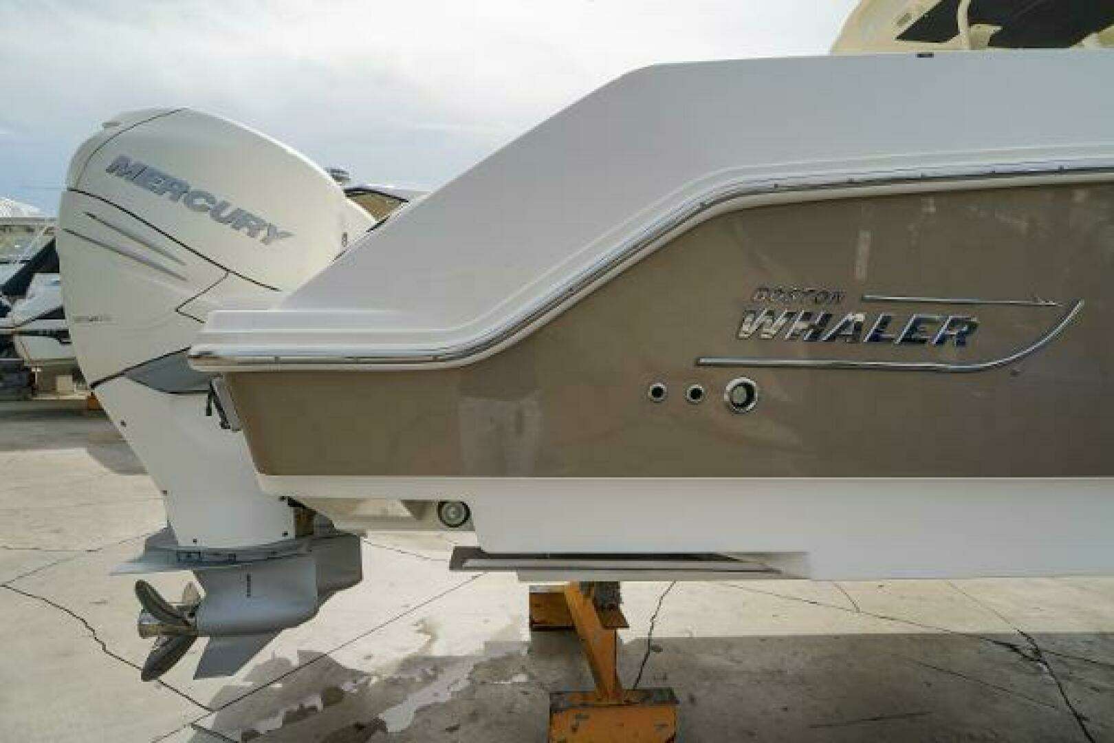 2018 Boston Whaler 380 Outrage - Image 2