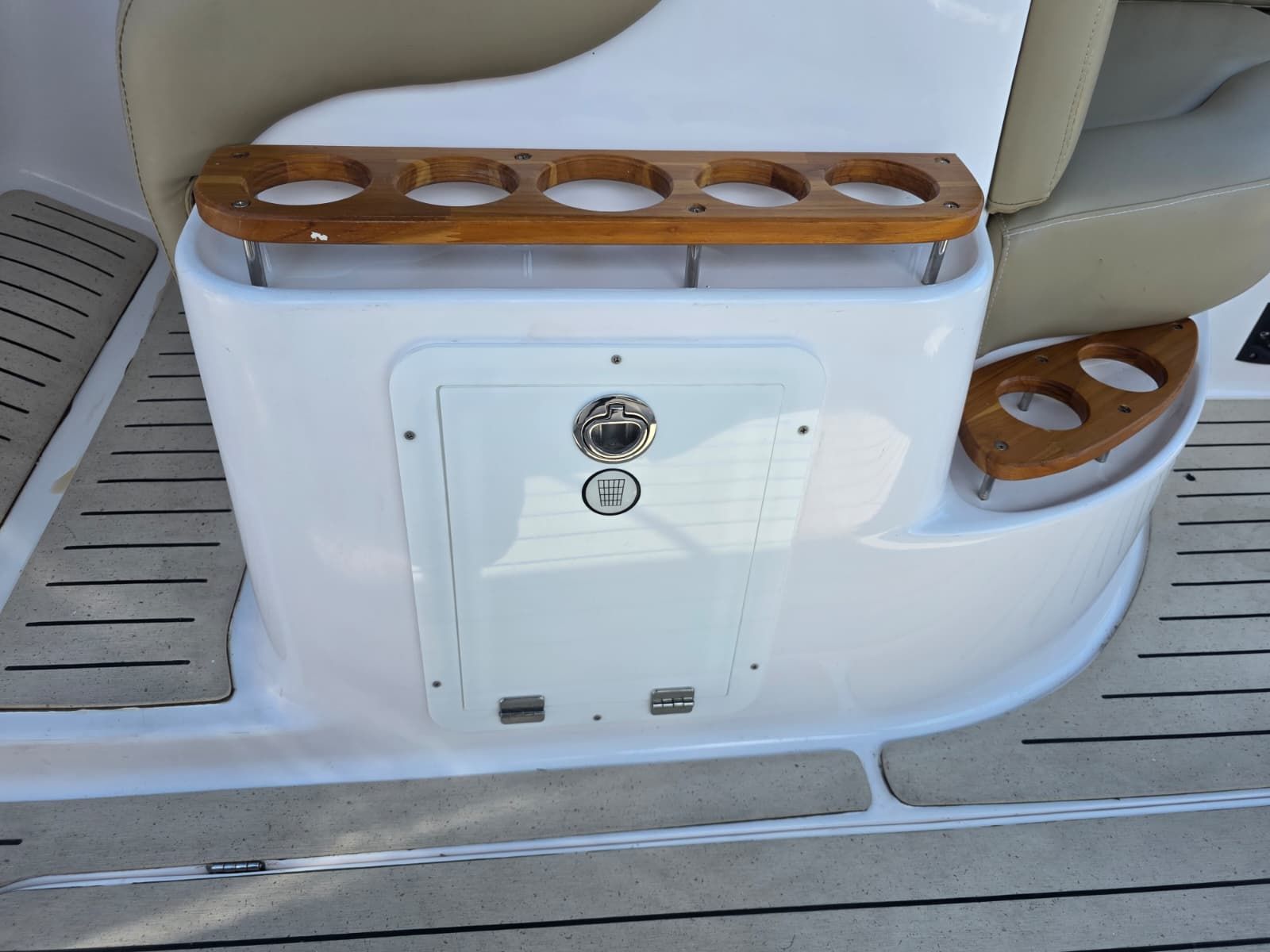 The 2025 Coral 26 features a sleek wooden cup holder and a white access panel.