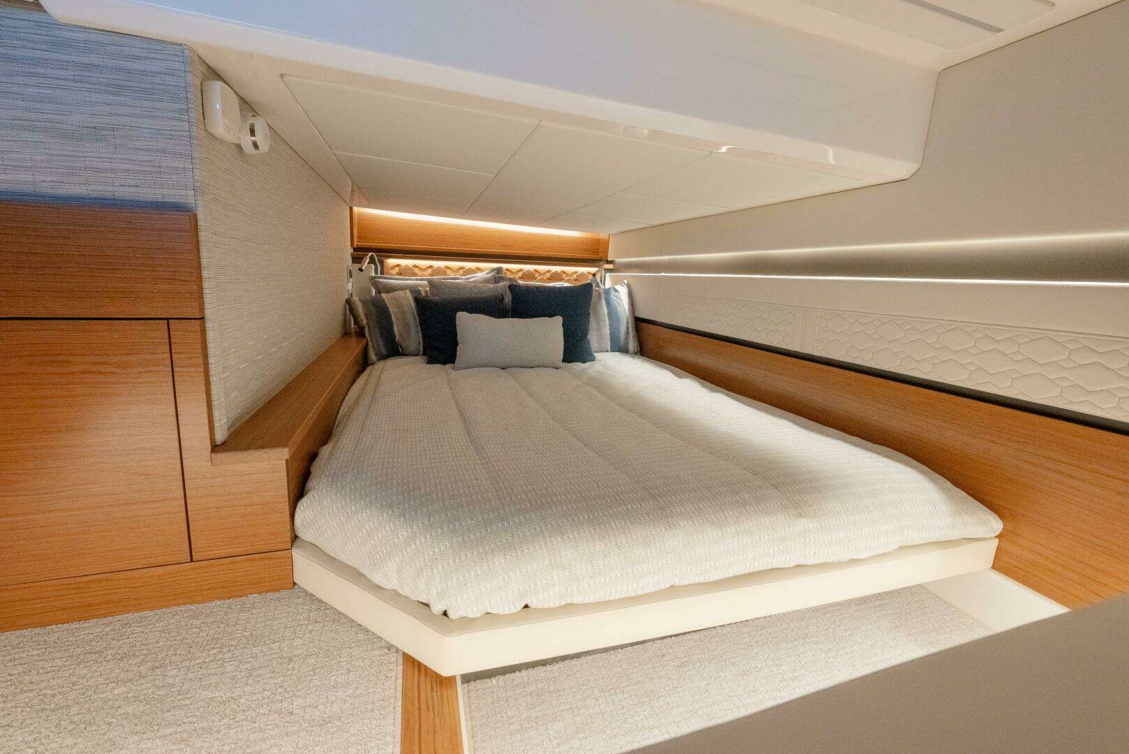 2025 Tiara Yachts 43 LE - Image 42