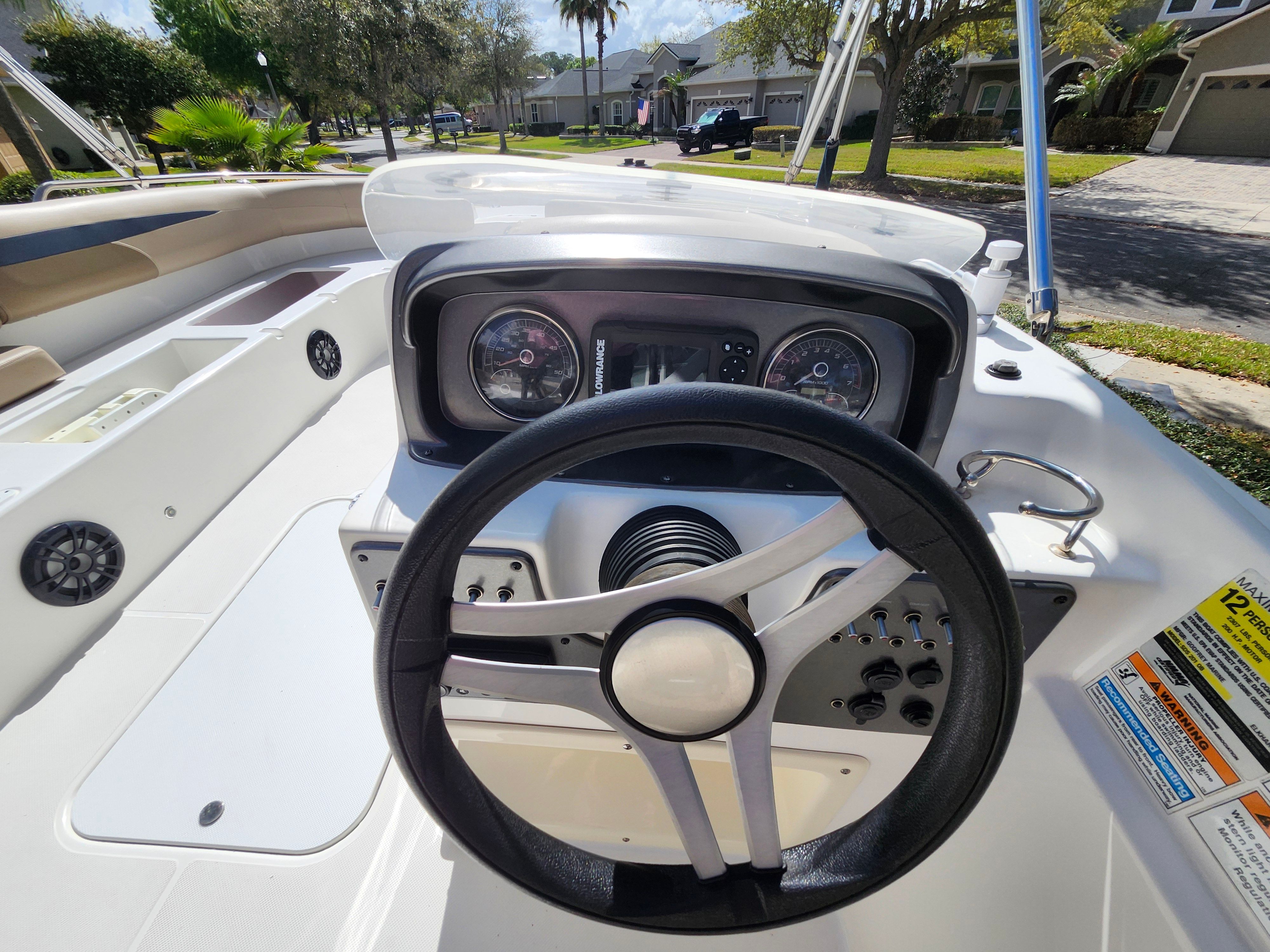 2021 Hurricane SunDeck 201 OB - 14
