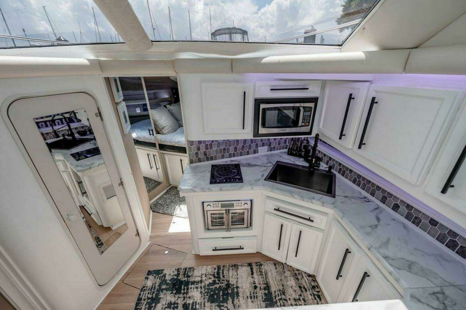 1991 Cruisers Yachts 3850 Aft Cabin - Image 12