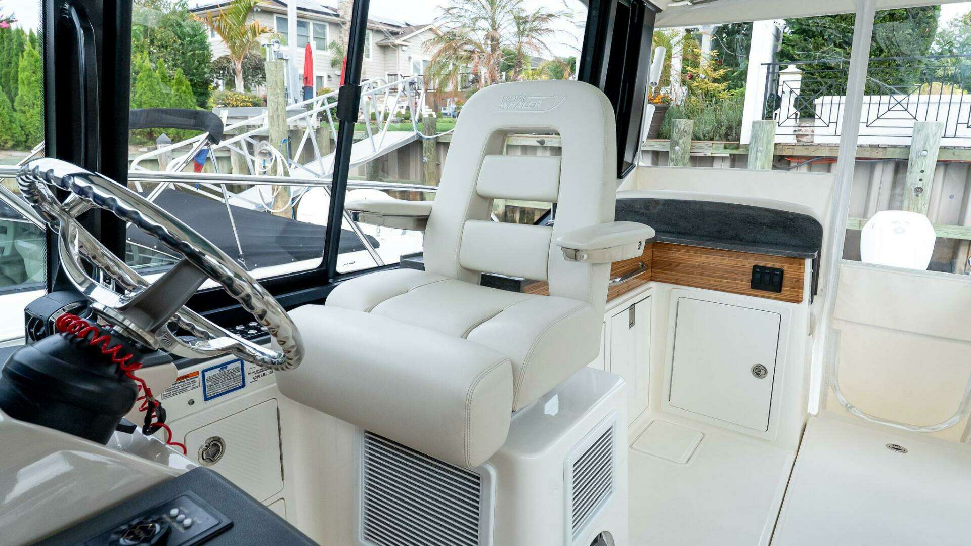 2024 Boston Whaler 405 Conquest - Image 40