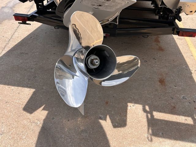 2025 Avalon LSZ Versatile Rear Bench 23 FT - 9