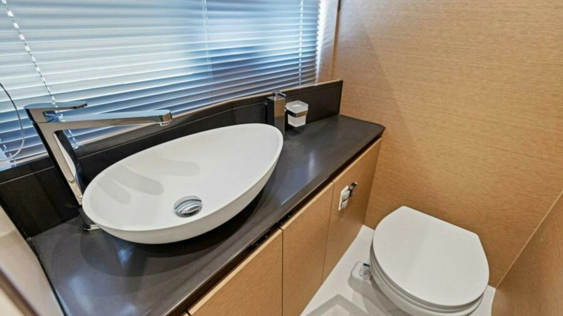 2025 Prestige 460 - Image 27
