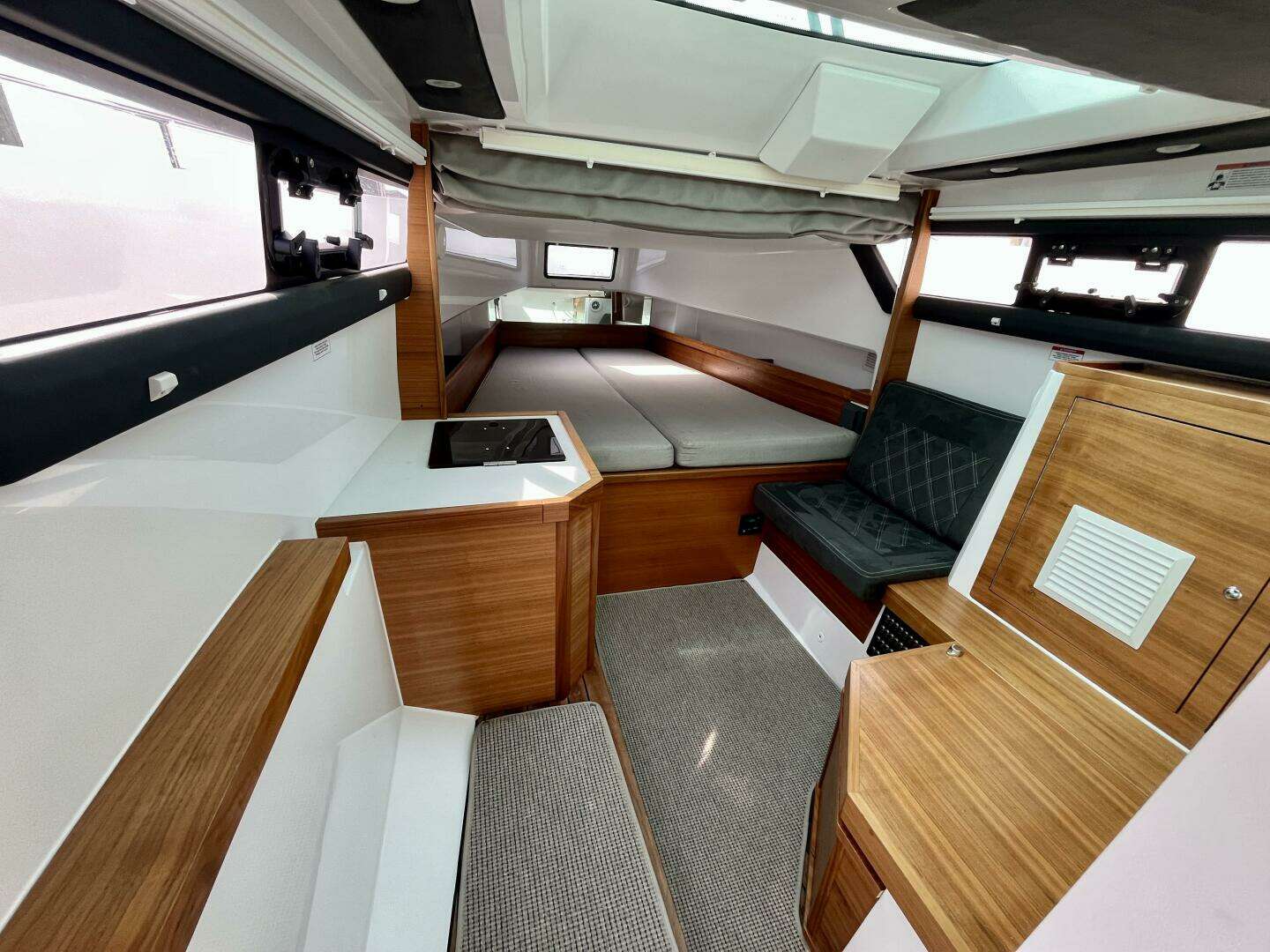2018 Axopar 37 Sport Cabin R - Image 25