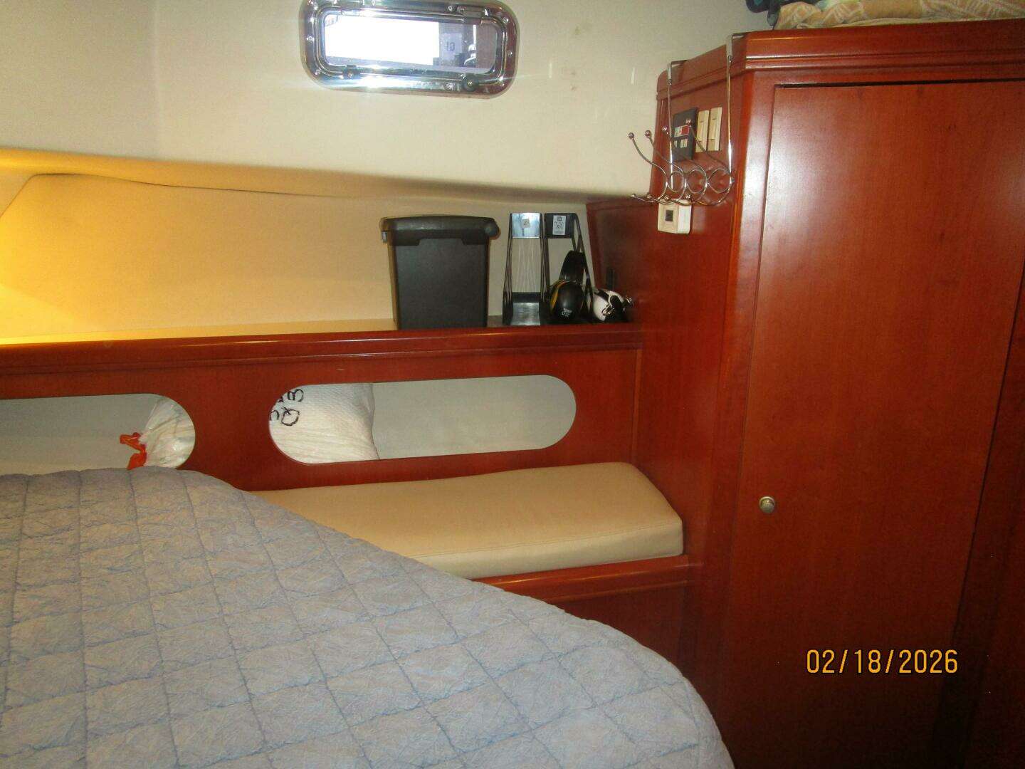 2004 Mainship 430 - Image 64