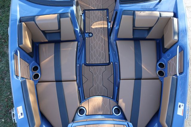2026 Yamaha Boats 222 XD BOTH COLORS AVAILABLE - 20