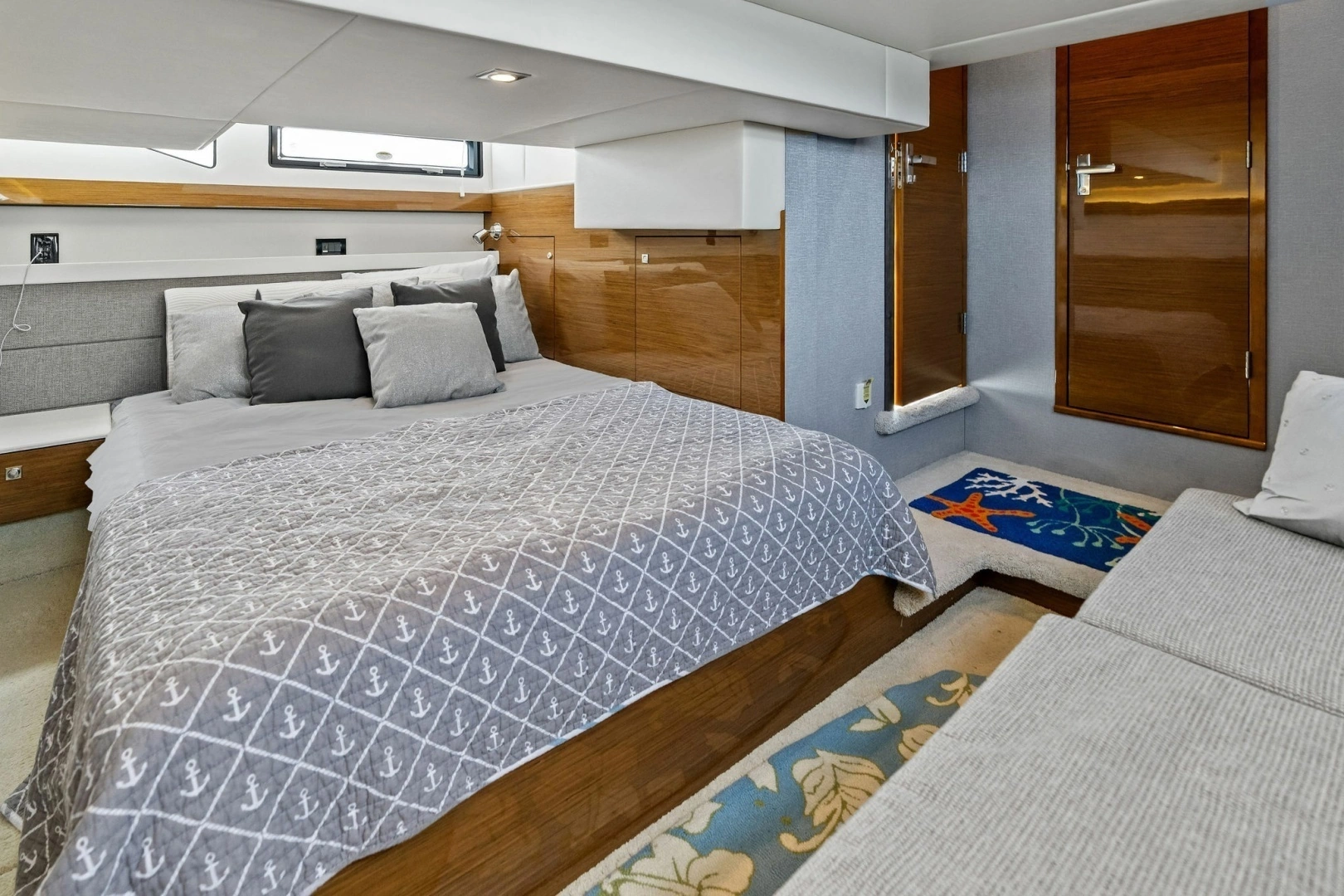 2019 Cruisers Yachts 42 Cantius - Image 31