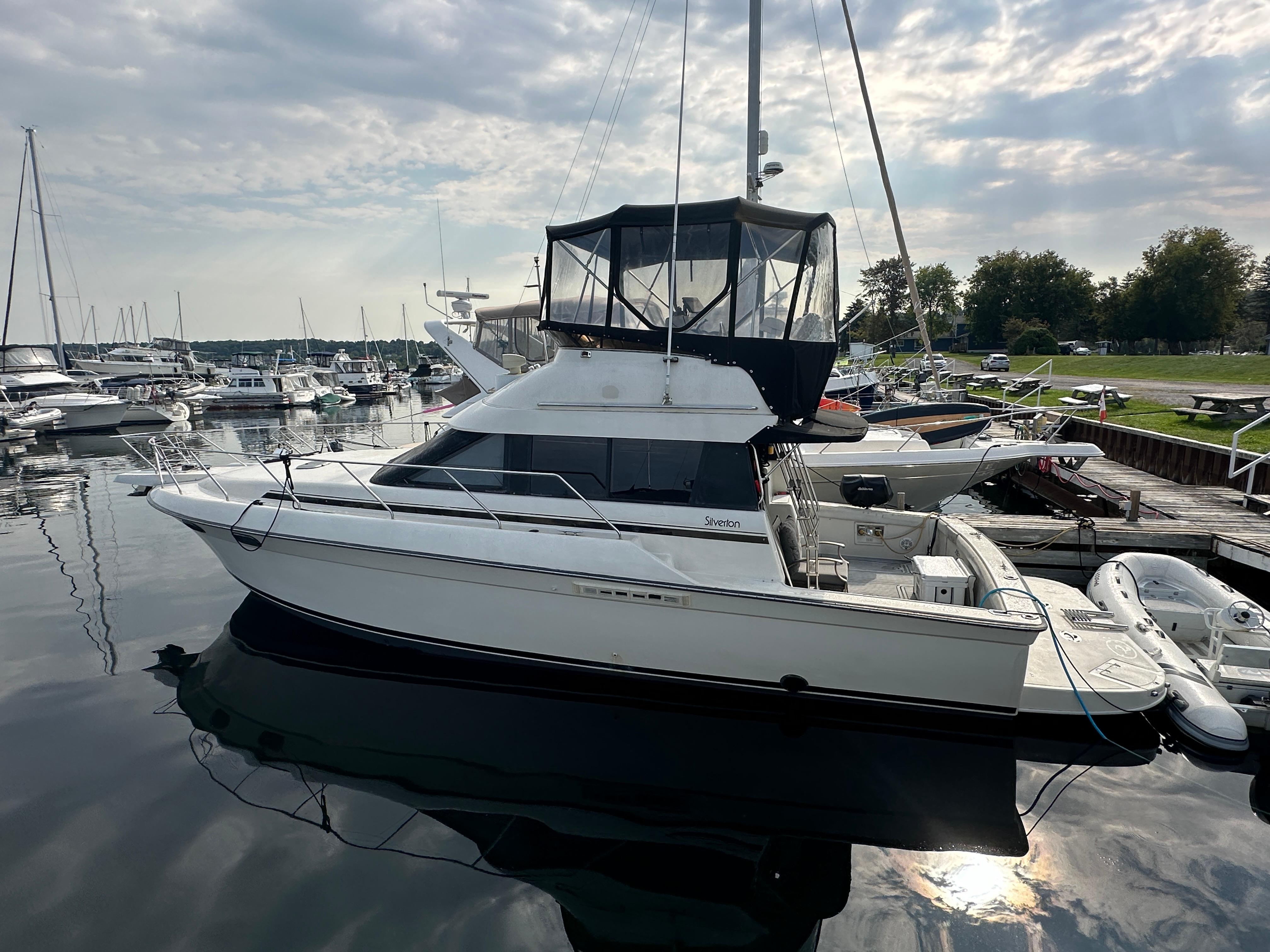 1990 Silverton 37 Convertible