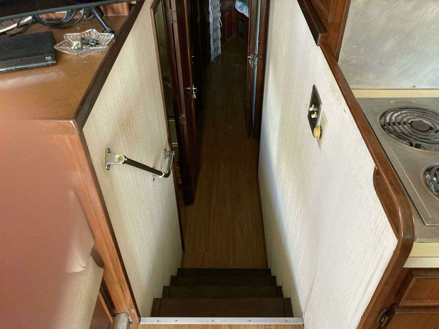 1985 Hatteras Sport Fish - Image 30