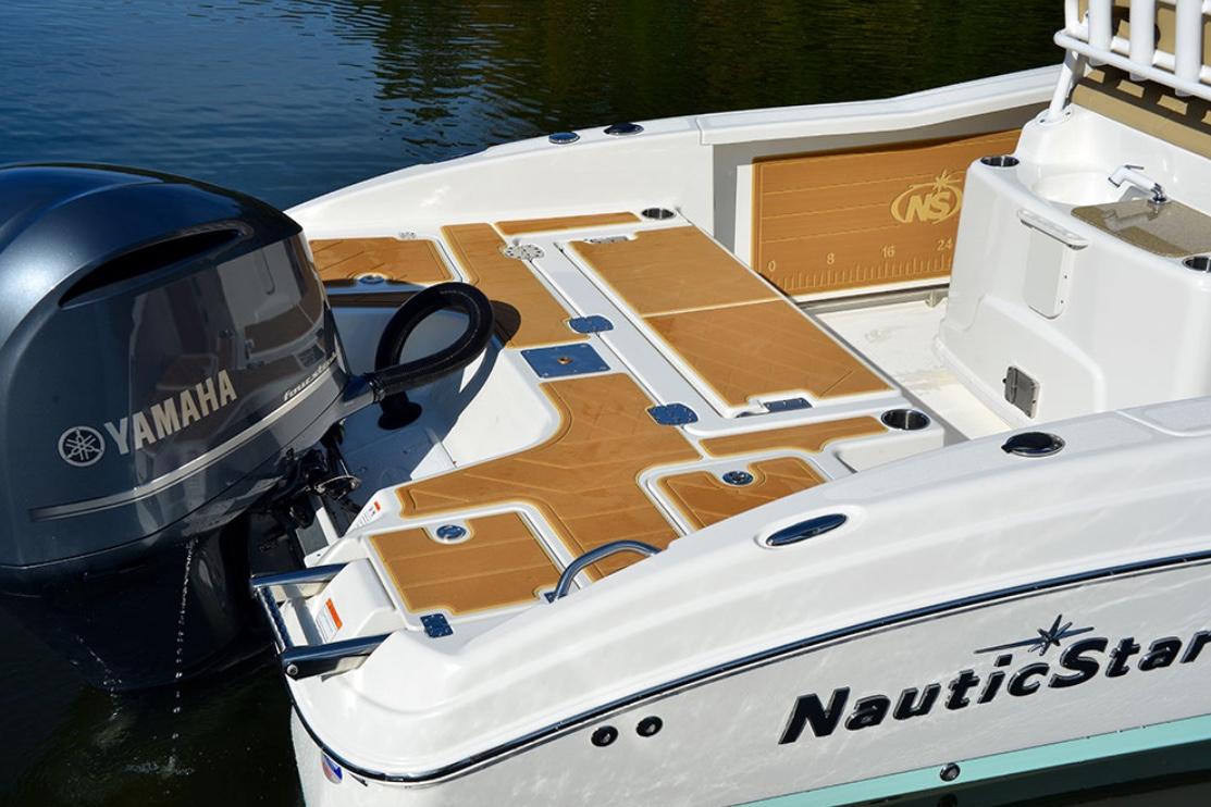 Manufacturer Provided Image: 2020 NauticStar 251 Hybrid boat with Yamaha outboard engine on water.