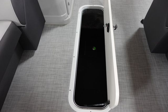 2025 Flagship Pontoons D25CU XT Tritoon - 11