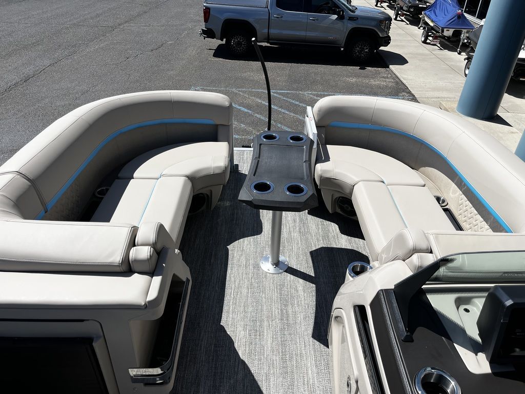 2025 Bennington 22 M Fastback - Quad Bench - 25