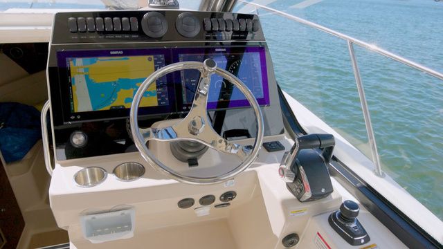 2023 Boston Whaler 325 Conquest - 13