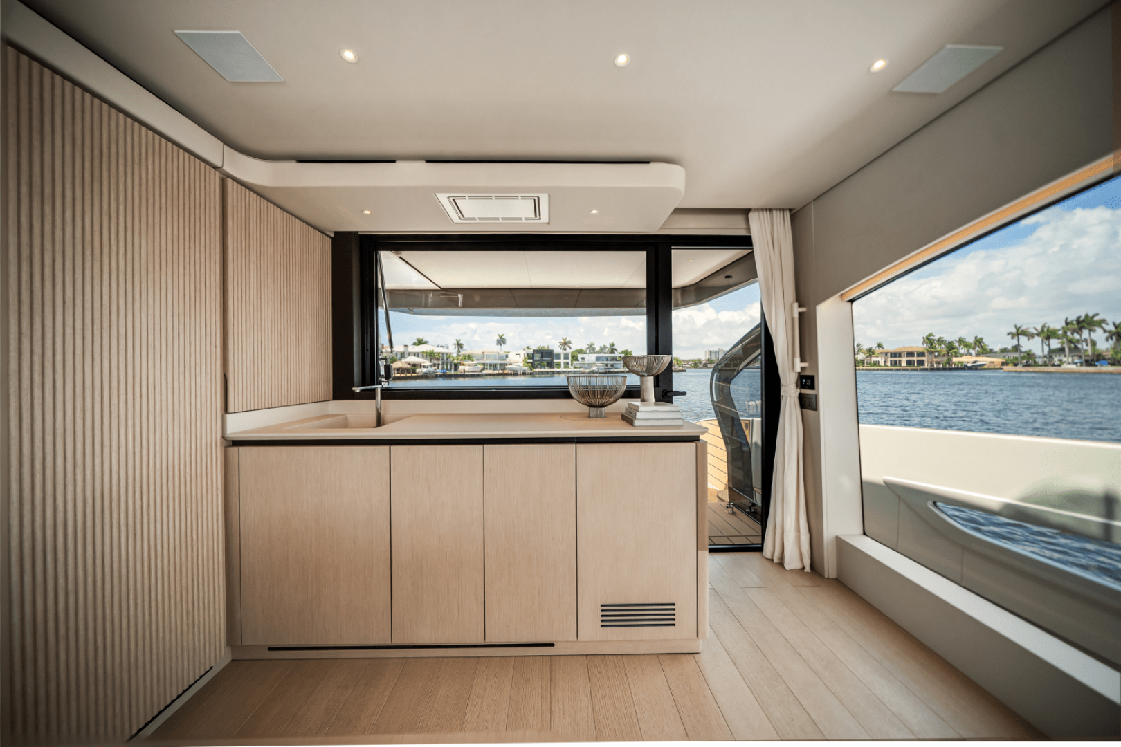 2025 Azimut Seadeck 6 - Image 30