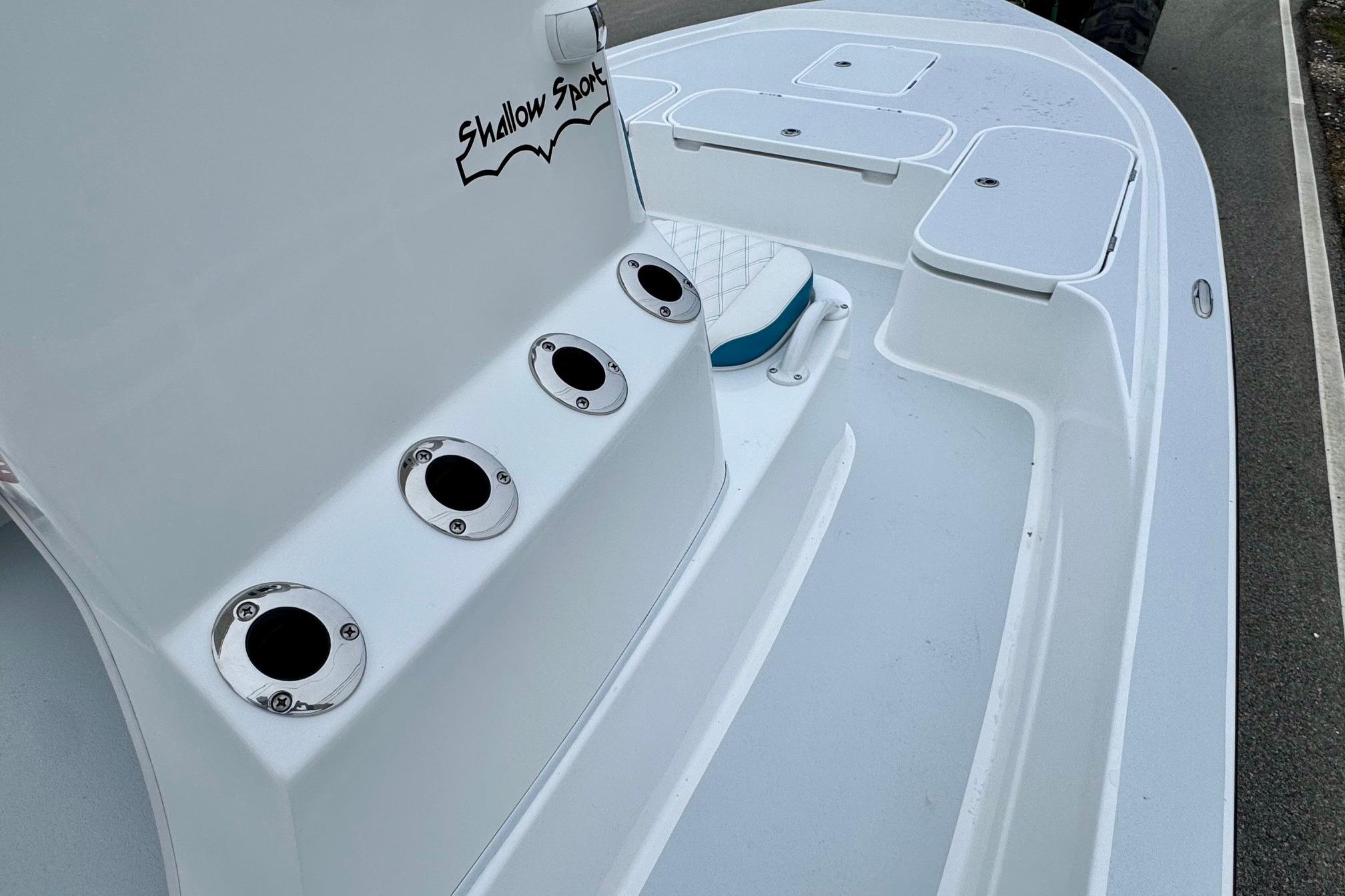 2026 Shallow Sport 24 Modified V boat deck with rod holders and seating.