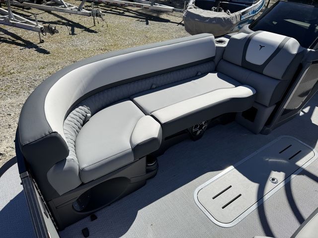 2026 Tahoe Cascade - Quad Lounger Shift Windshield - 14