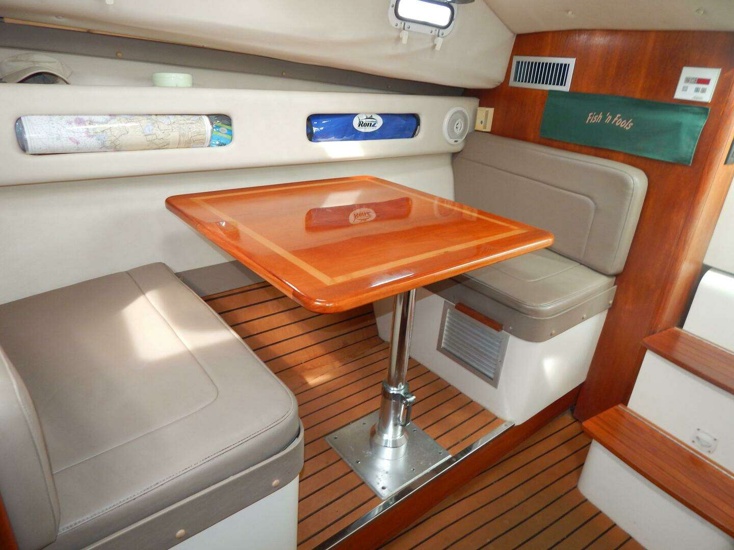 1998 Pursuit 3000 Express - Image 12