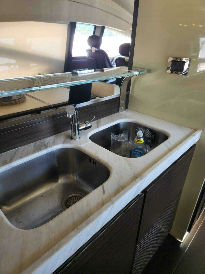 2014 Azimut Flybridge - Image 38
