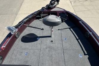2026 Nitro ZV20 Pro boat deck with seating and fishing rod holders.