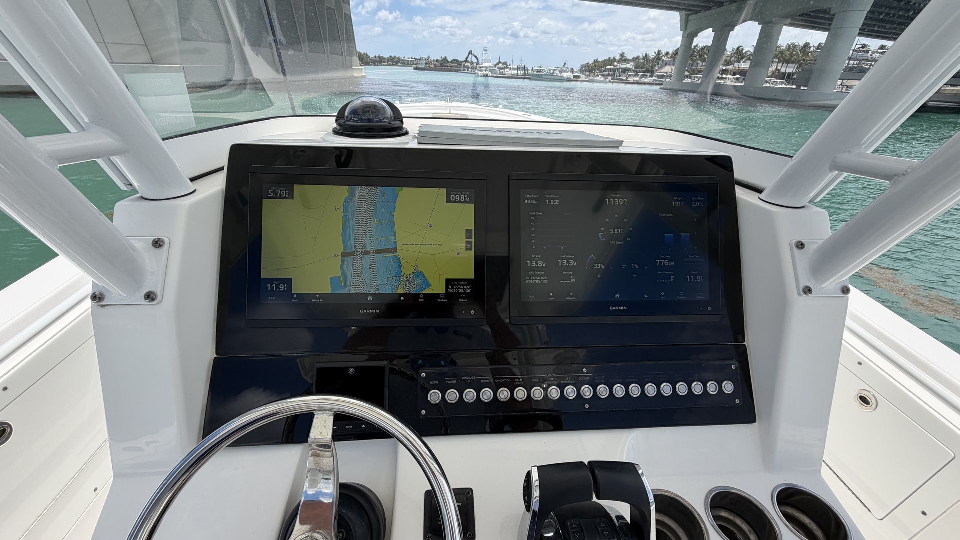 2017 Edgewater 320 CC - 23