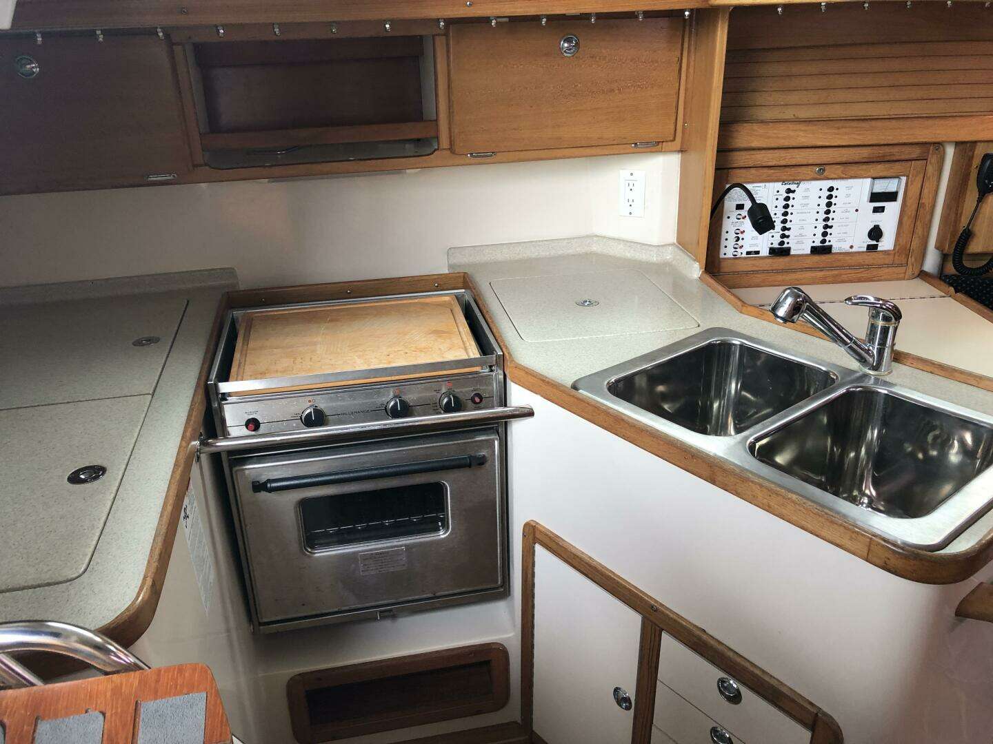 2005 Catalina 320 - Image 27