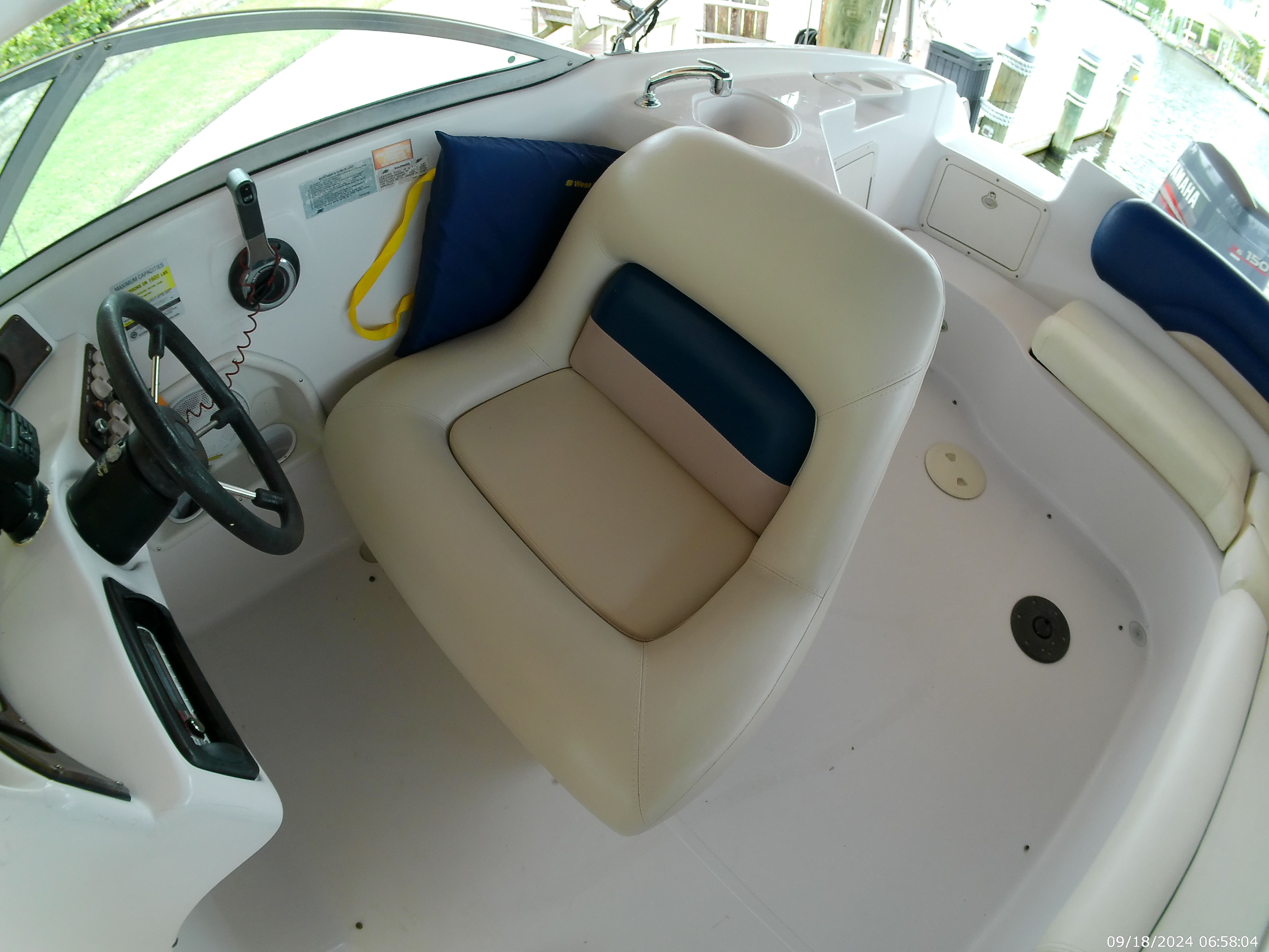 2000 Godfrey / Hurricane Sundeck 237 I/O - 63