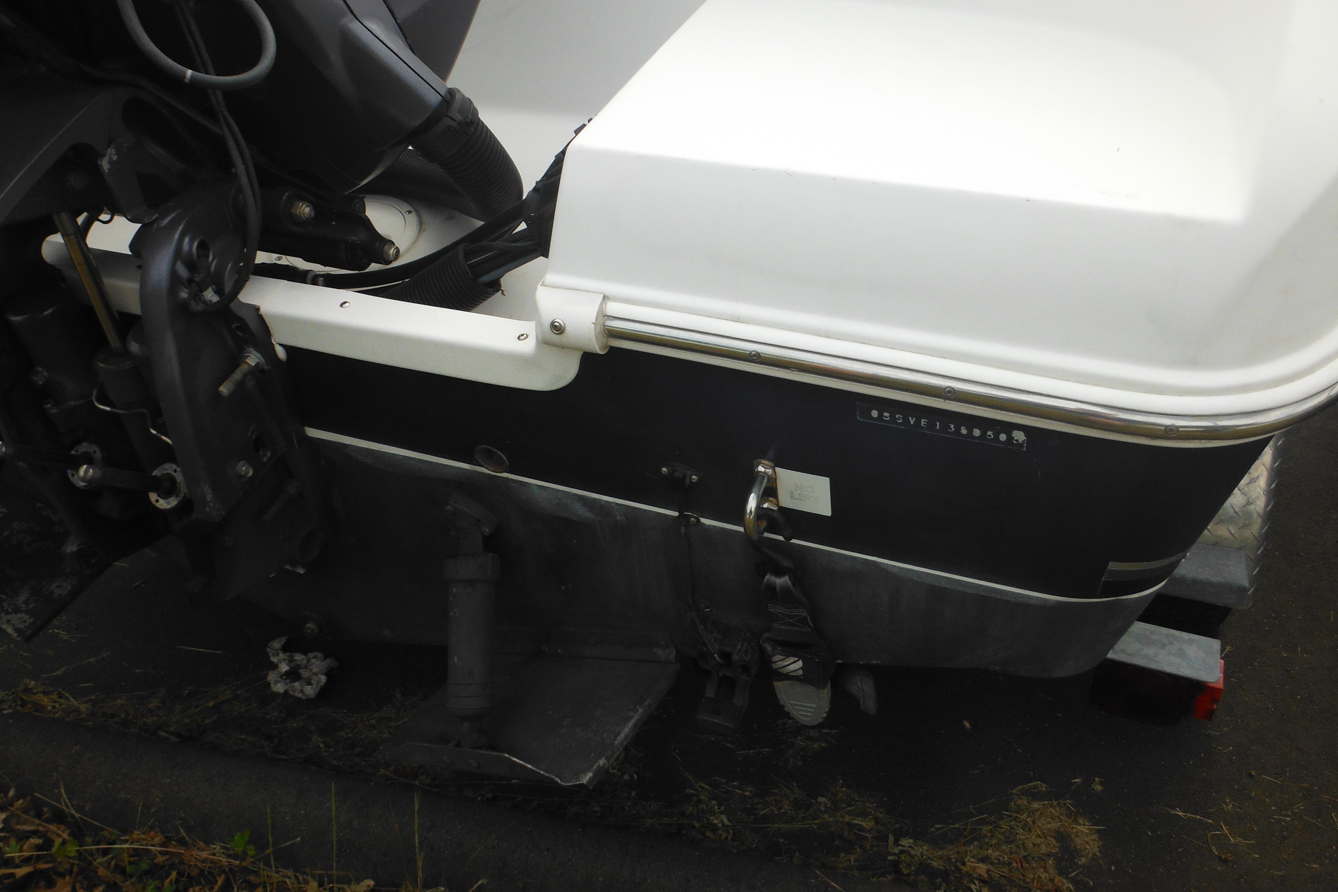 2005 Seaswirl Striper 2101 Walkaround O/B boat stern with visible outboard motor components.