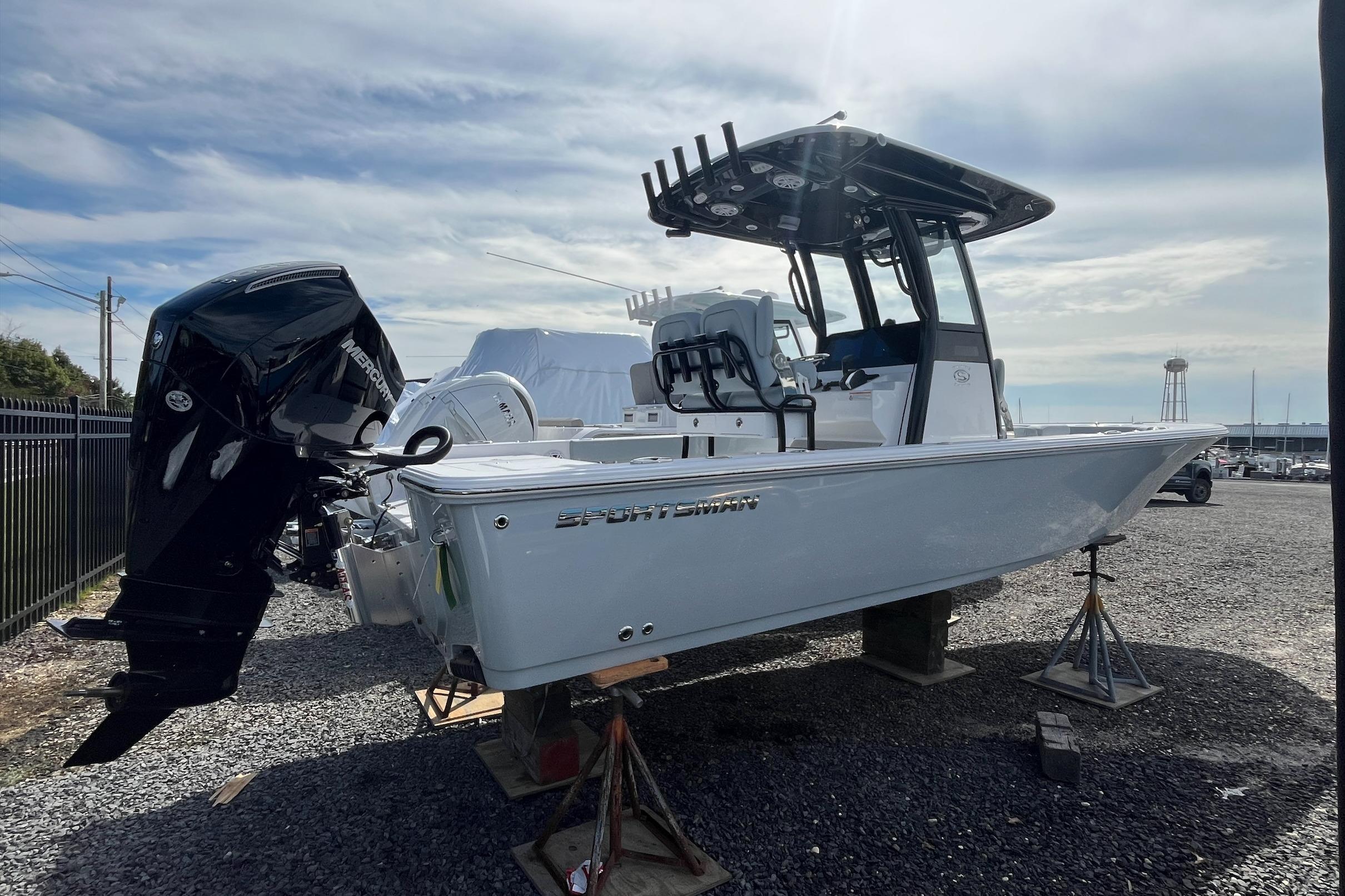 2026 Sportsman Masters 247OE Bay Boat