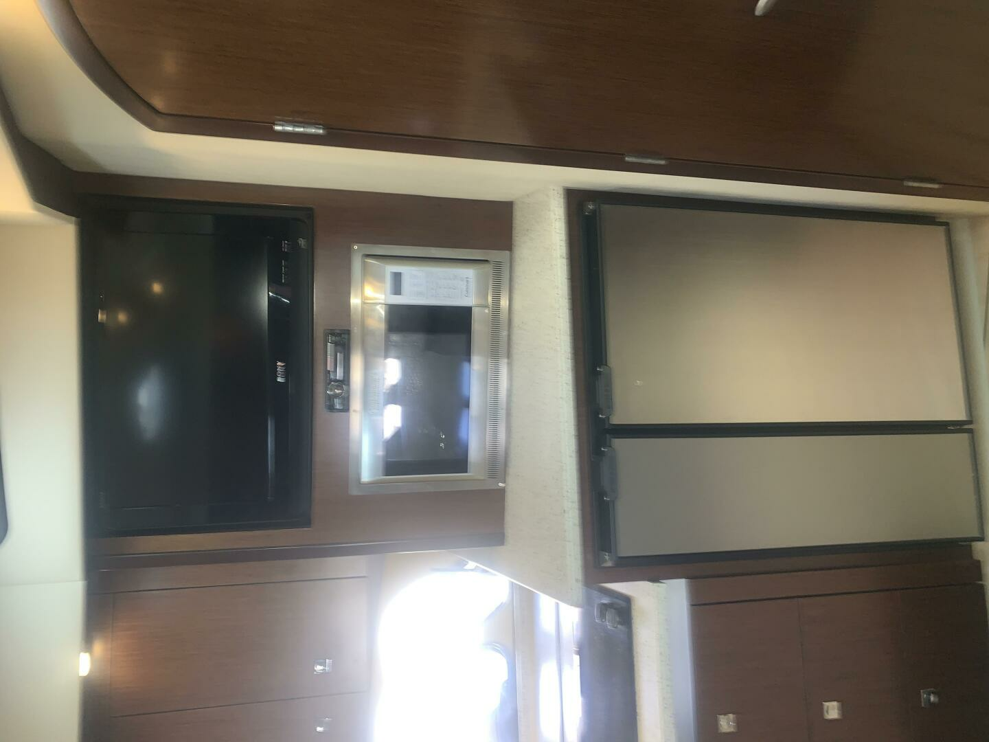 2011 Cruisers Yachts 420 Sports Coupe - Image 29