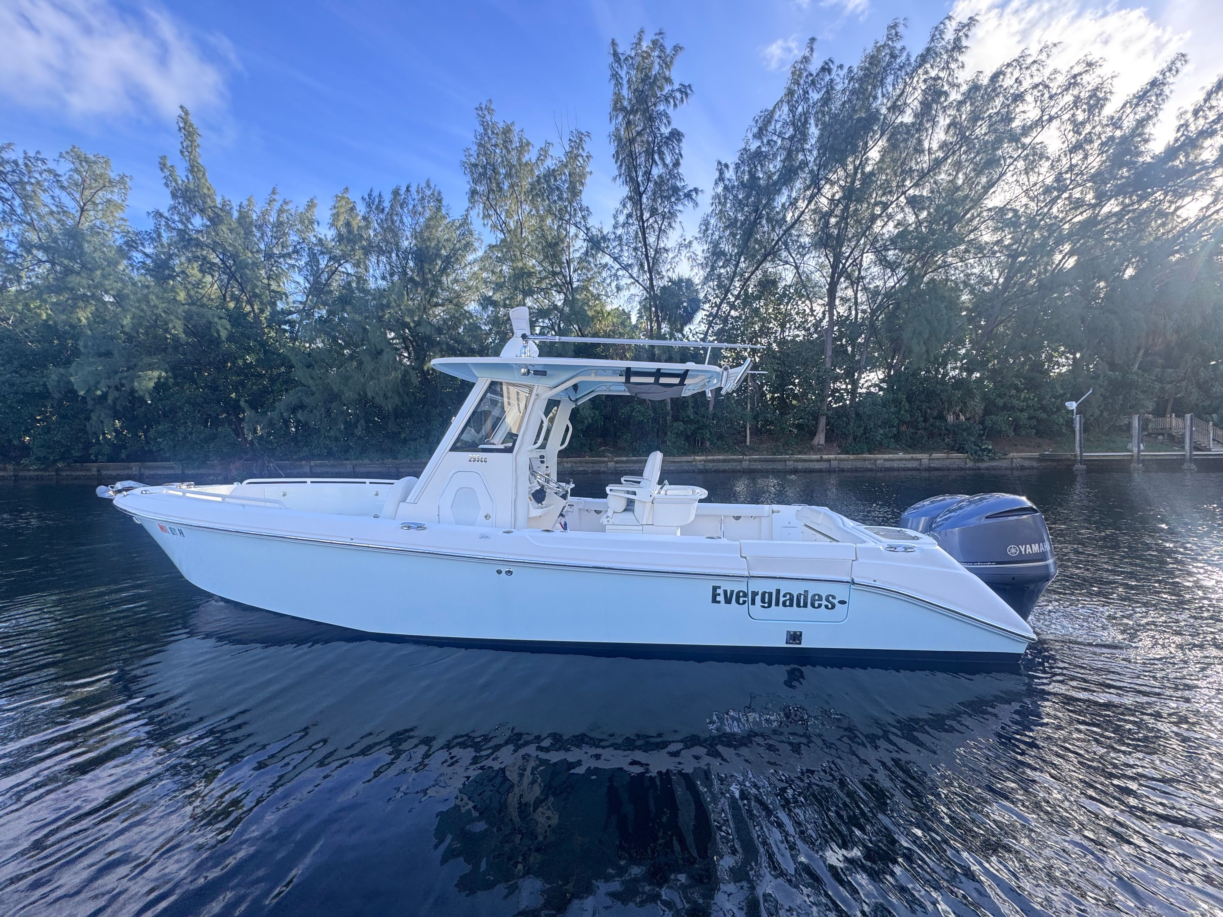 2012 Everglades 295 Center Console