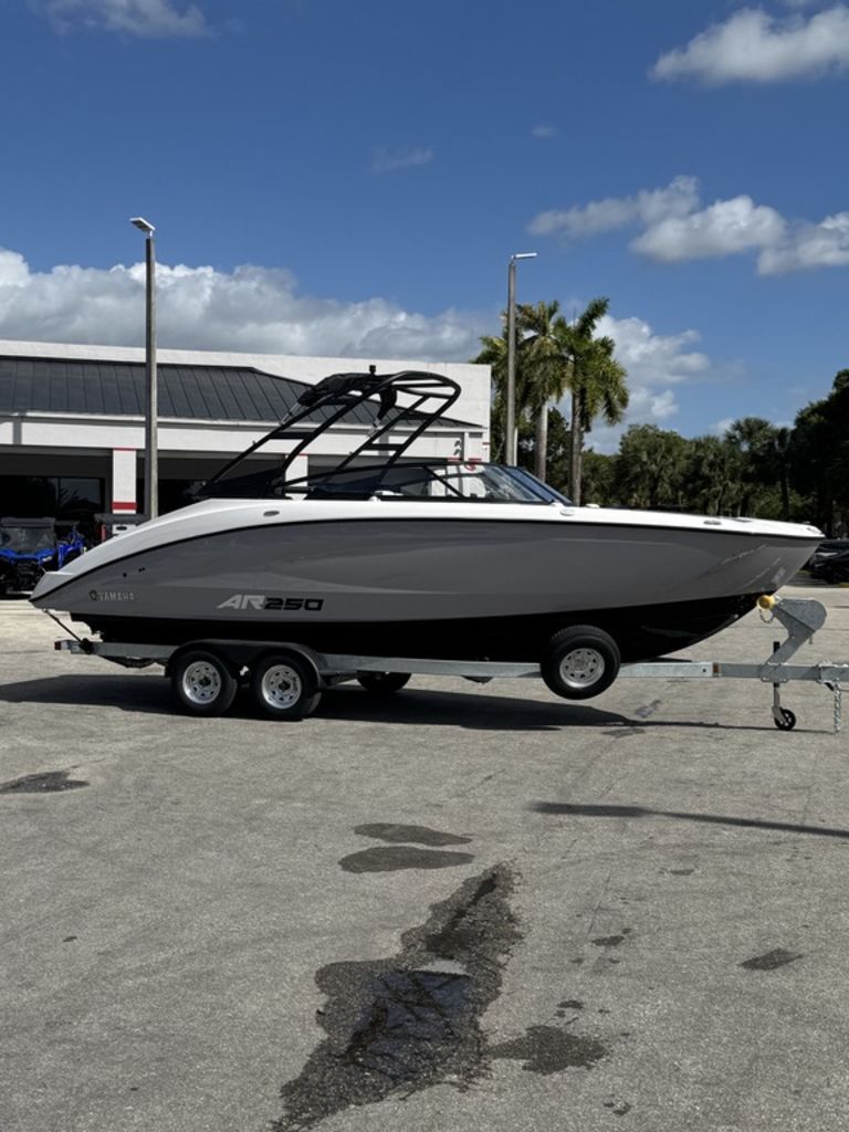 2026 Yamaha Boats AR250