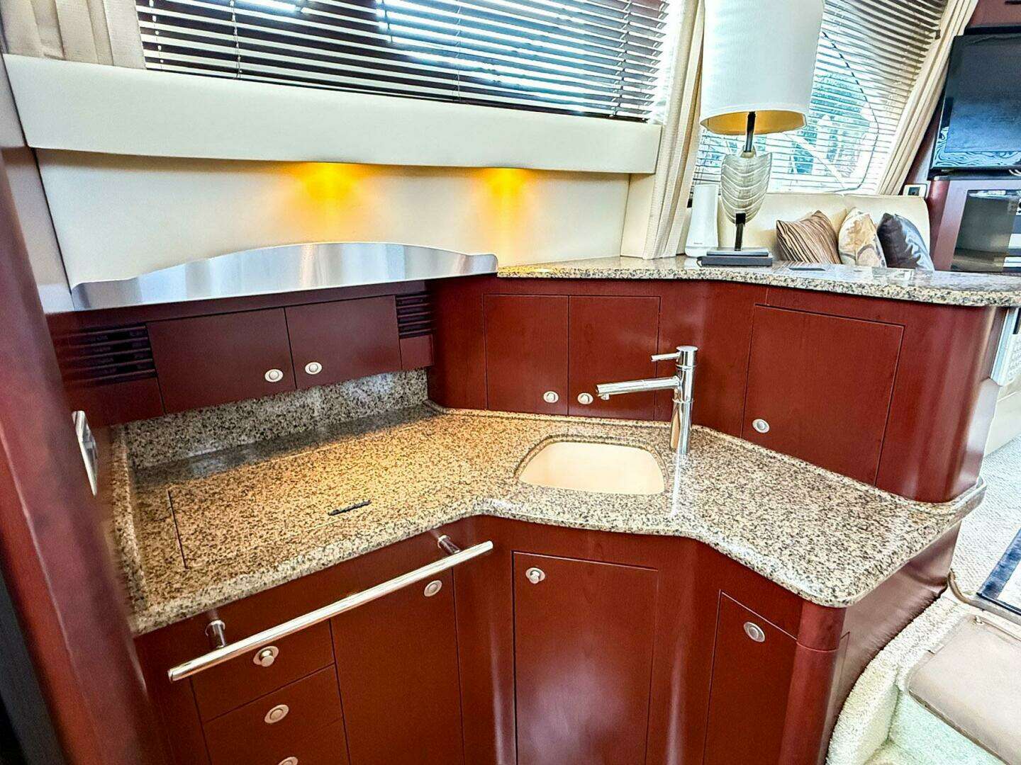 2008 Sea Ray 44 Sedan Bridge - Image 14