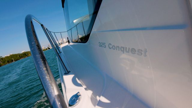 2023 Boston Whaler 325 Conquest - 5