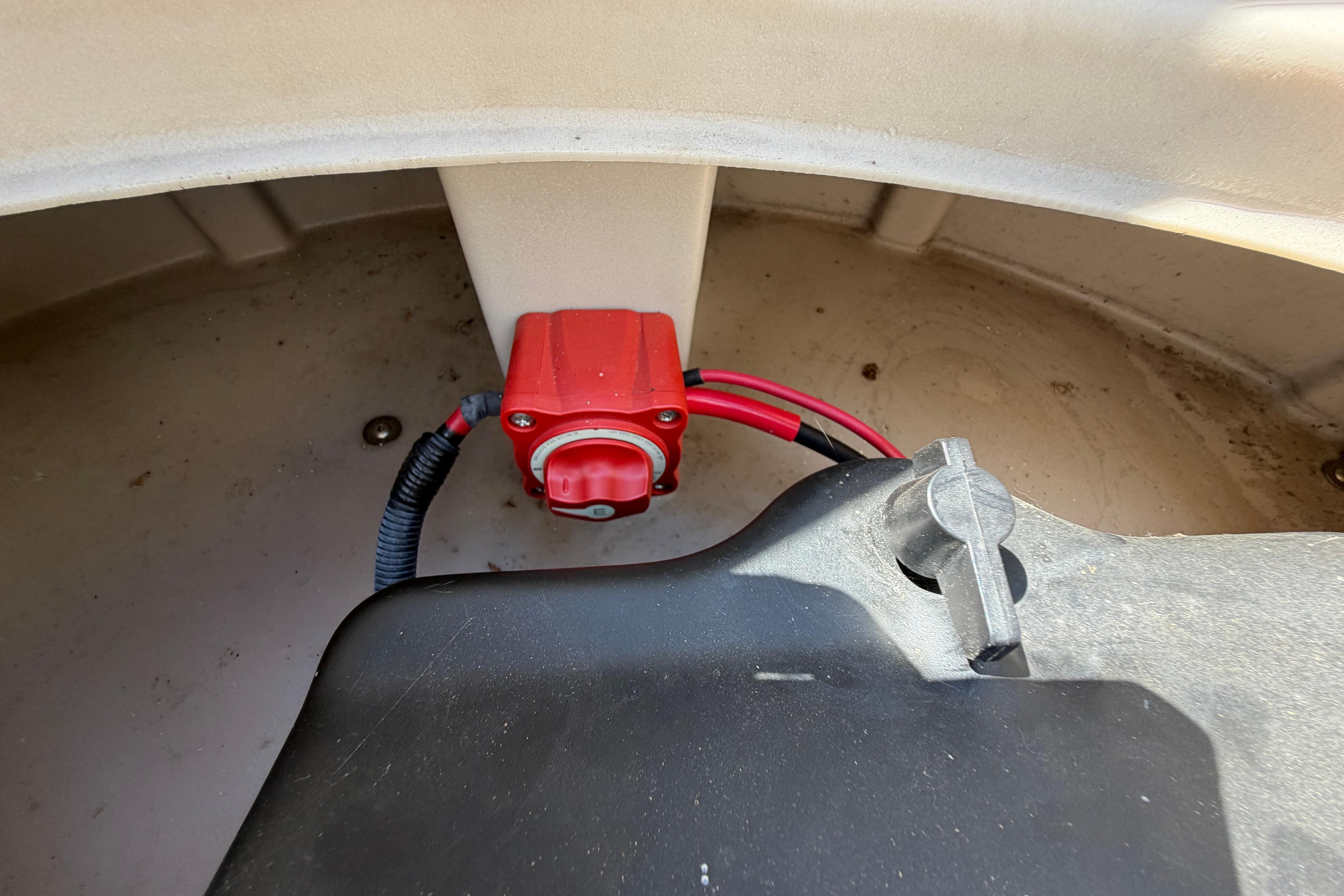 Red battery switch in a 2017 Bennington 25 SSXAPG boat compartment.