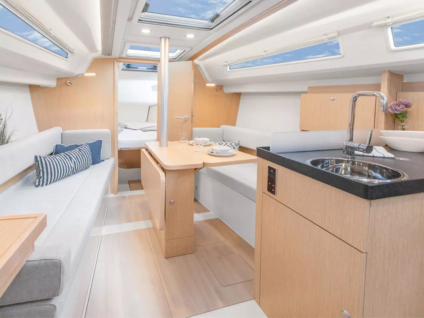 2025 Hanse 315 - Image 44