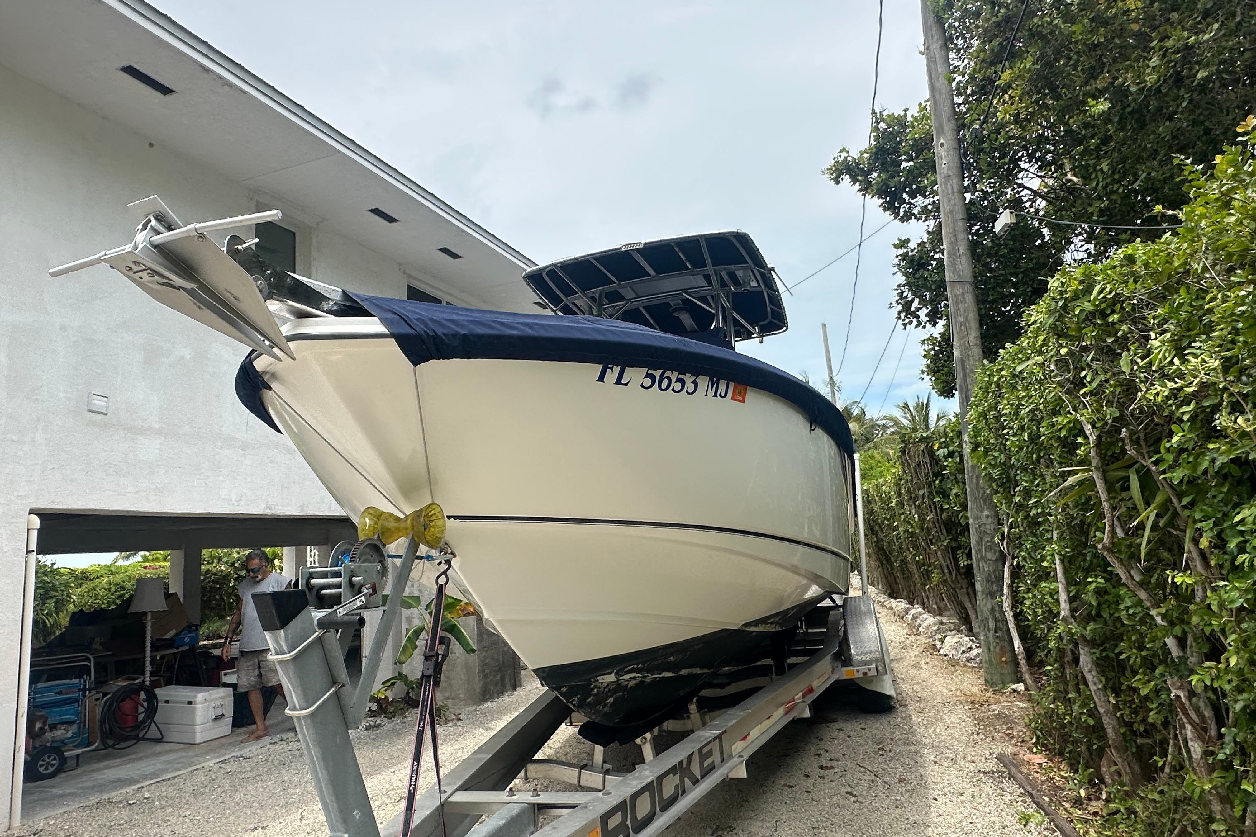 2004 Boston Whaler 270 Outrage