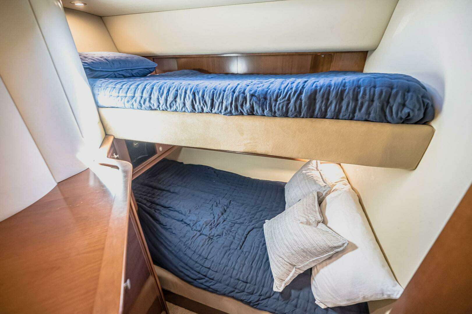 2005 Sea Ray 500 Sundancer - Image 42