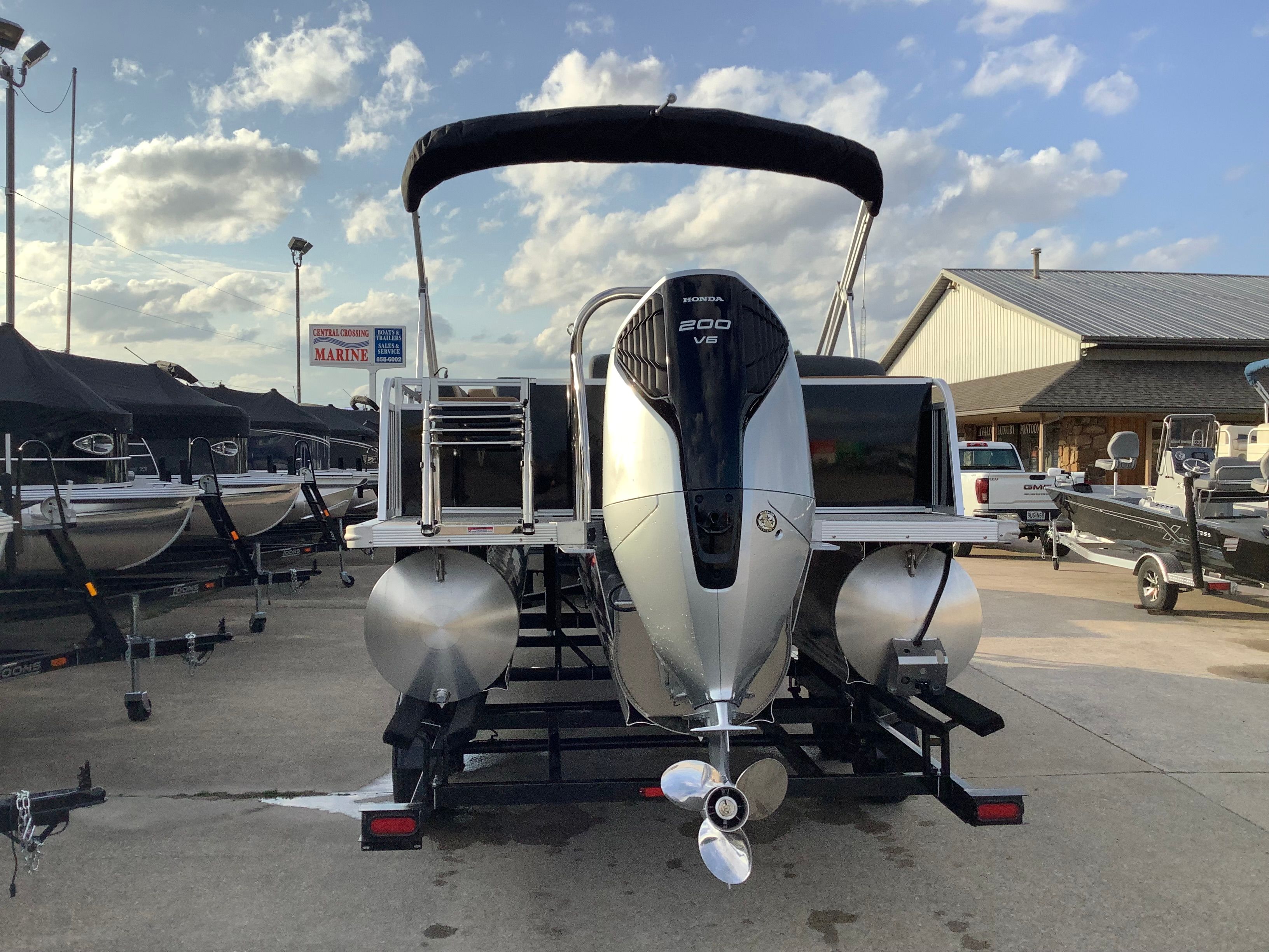 2026 Tahoe 2385 LTZ pontoon boat with Honda 200 V6 engine.