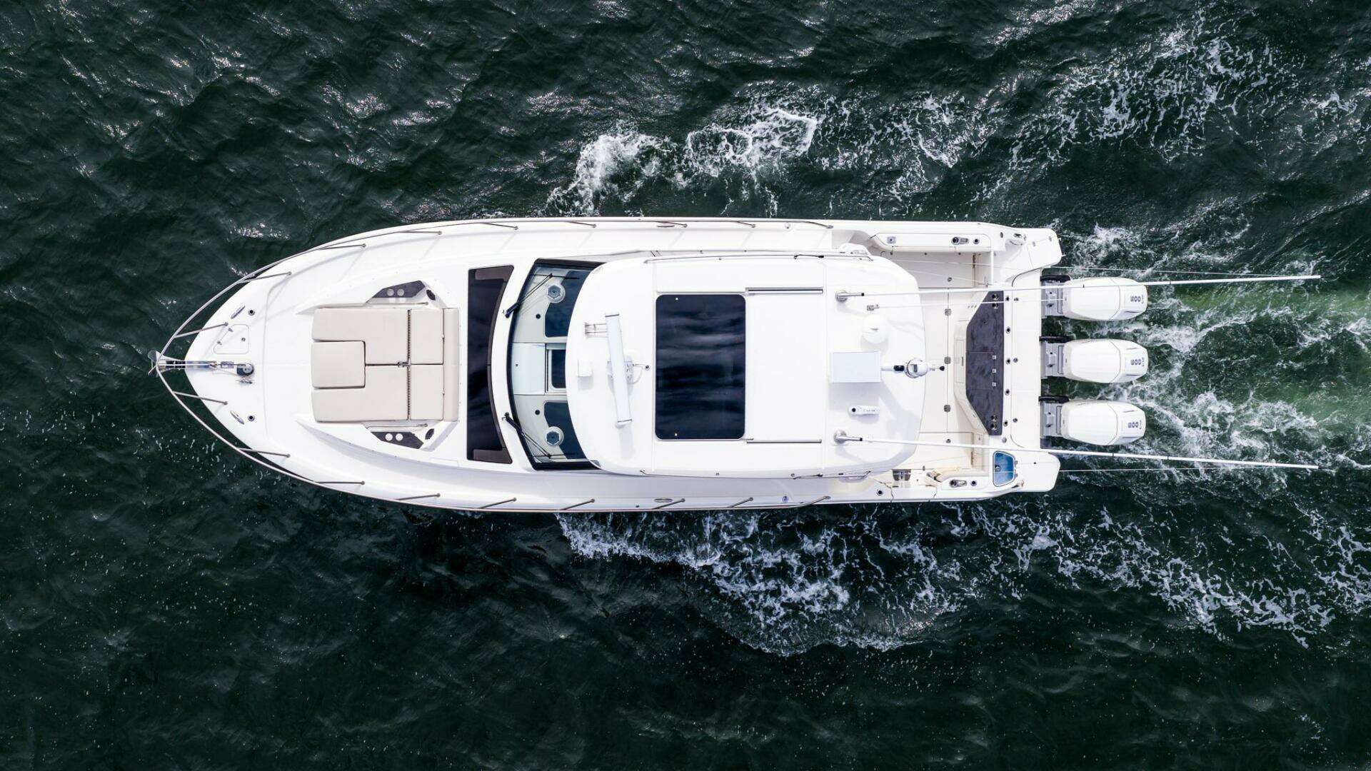 2024 Boston Whaler 405 Conquest - Image 4