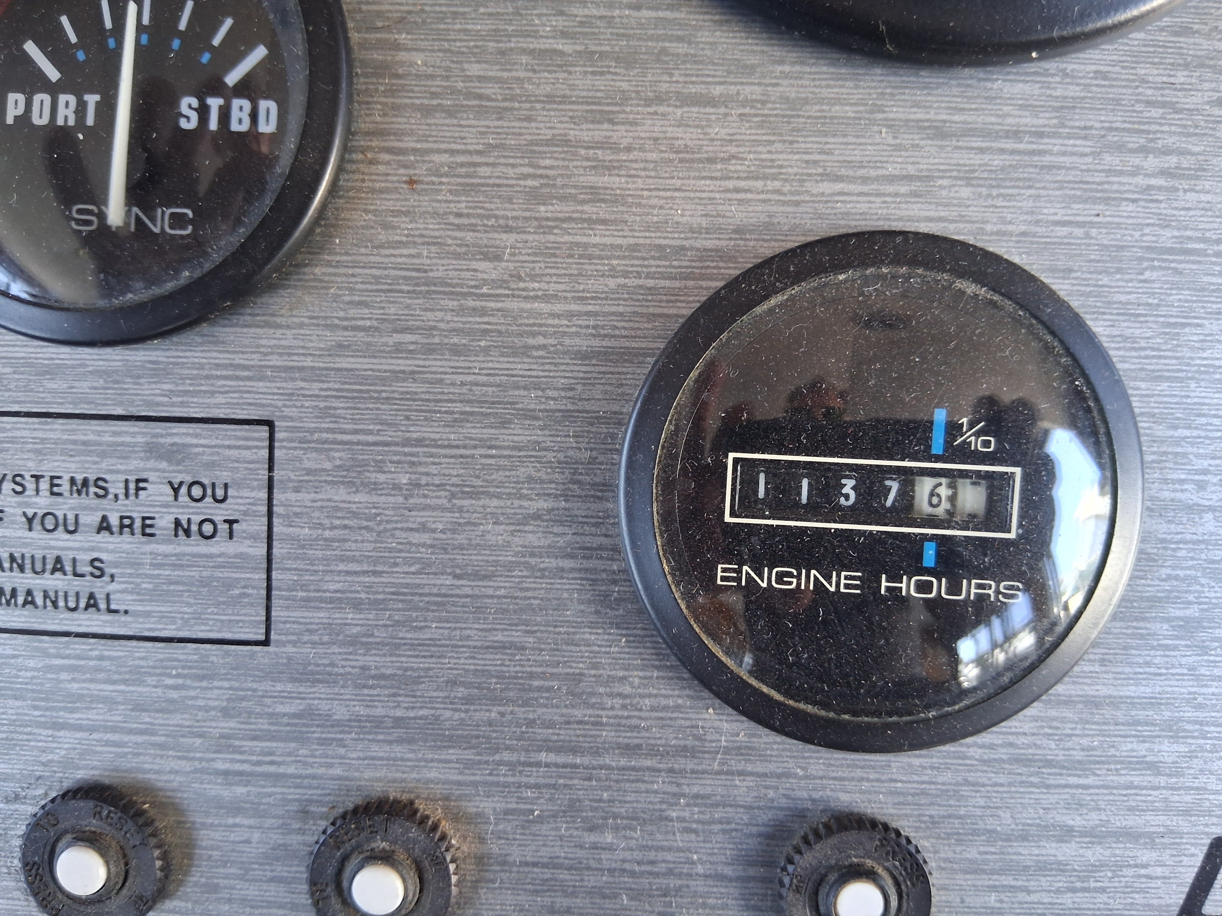Close-up of an engine hour meter showing 1137.6 hours on a 1993 Gibson 370 Sport.