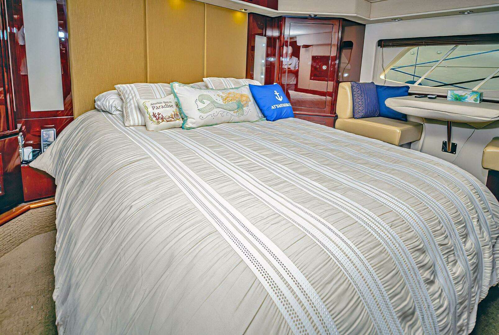 2011 Sea Ray 580 Sundancer - Image 14