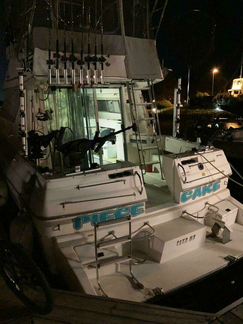 1994 Cruisers Yachts 3380 - Image 11