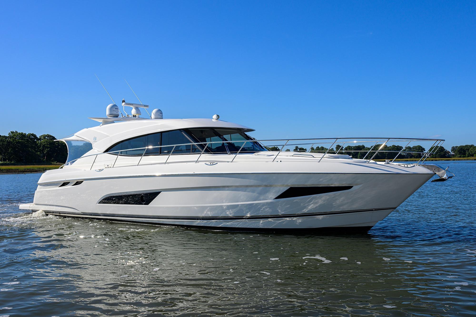 2019 Riviera 5400 Sport Yacht