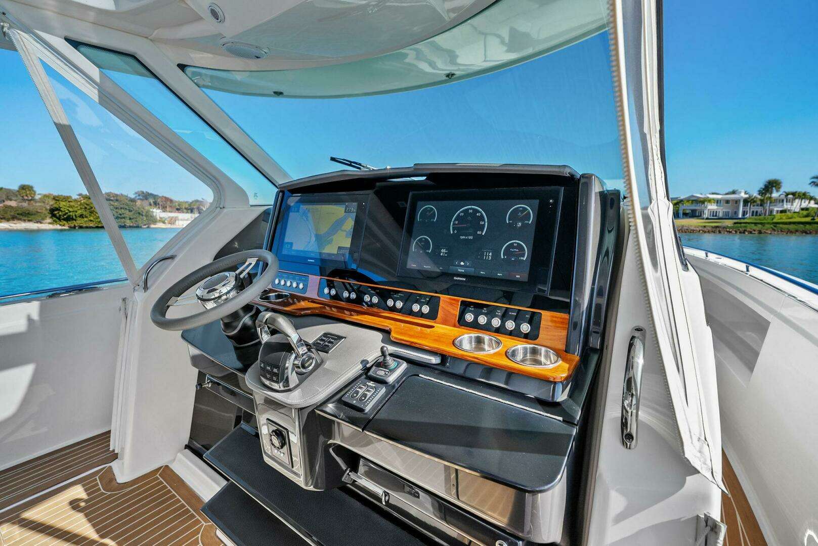 2019 Tiara Yachts 38 LS - Image 14