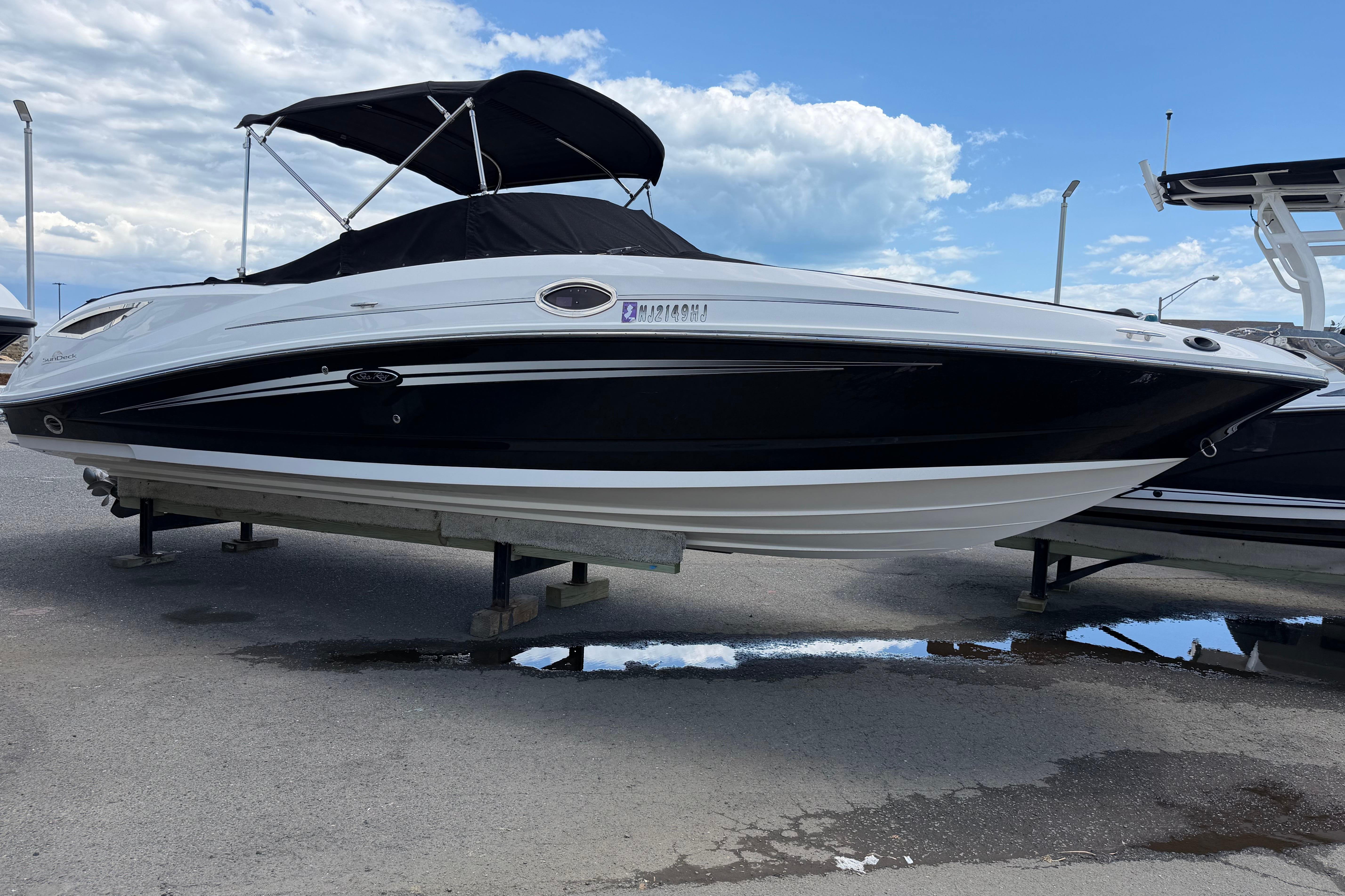 2013 Sea Ray 300 Sundeck
