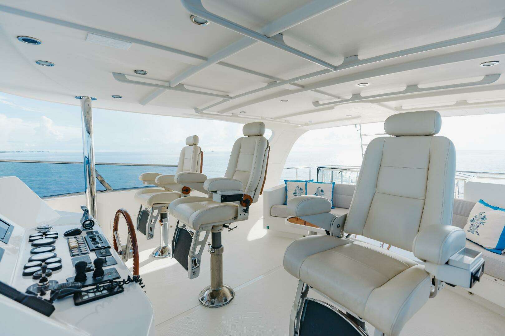 2007 President Tri-Deck - Image 10
