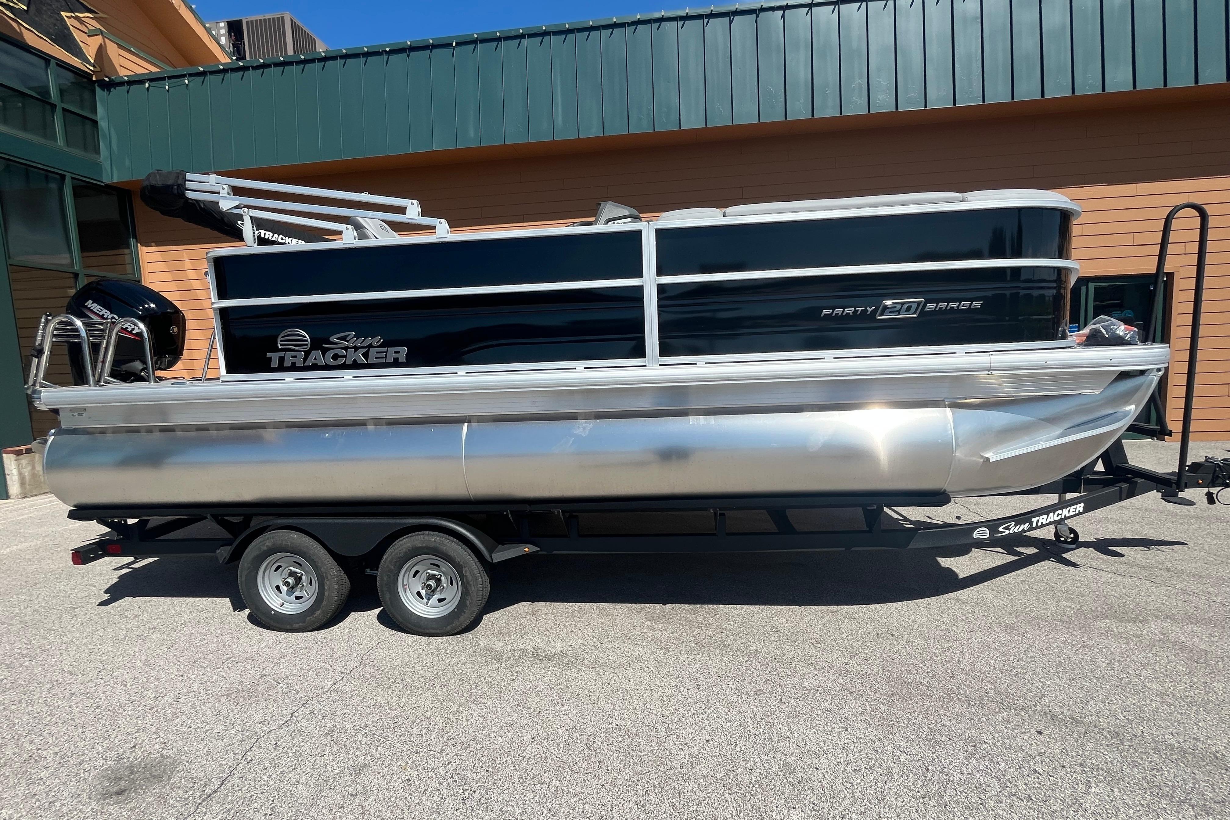 2026 Sun Tracker Party Barge 20 DLX