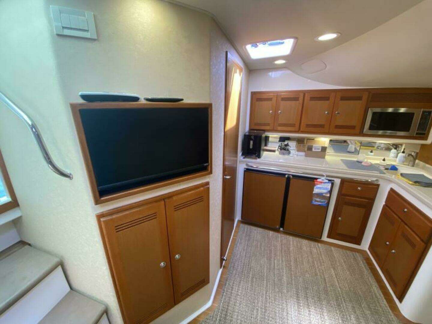 2006 Cabo 40 Express - Image 9
